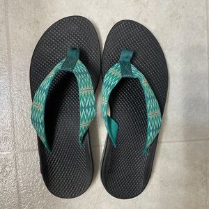 Chaco Black and Teal Classic Flip Flop sz 9